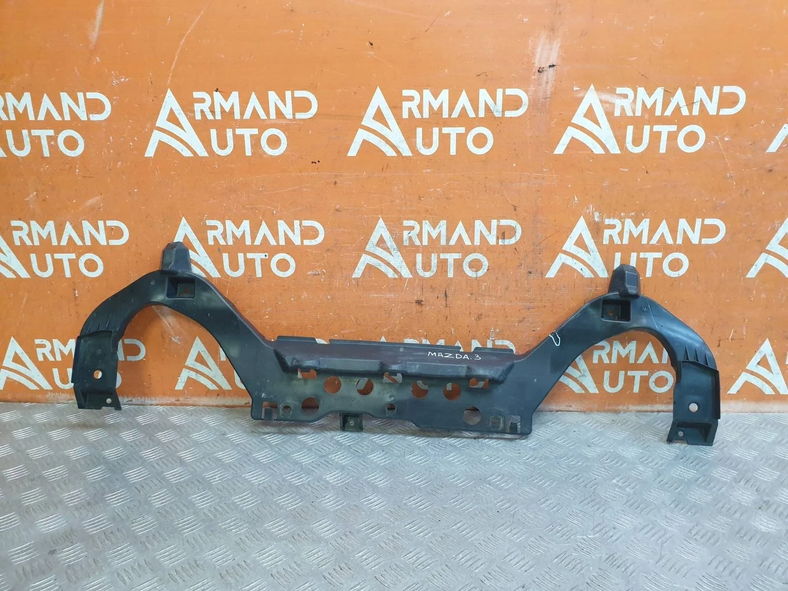 Кронштейн бампера Mazda 3 2013-2016 BM