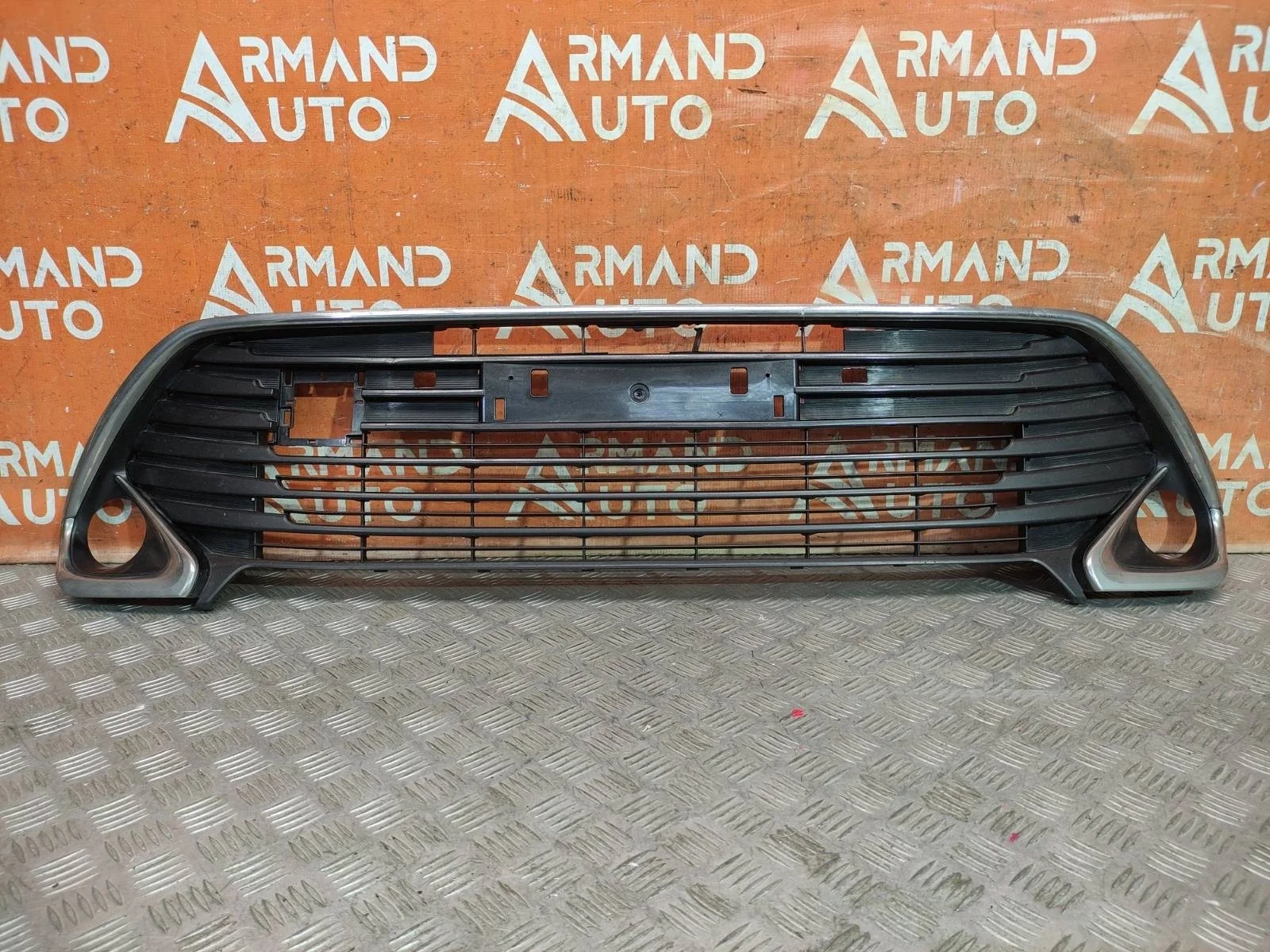 Решетка бампера Toyota Camry 2014-2017 XV50