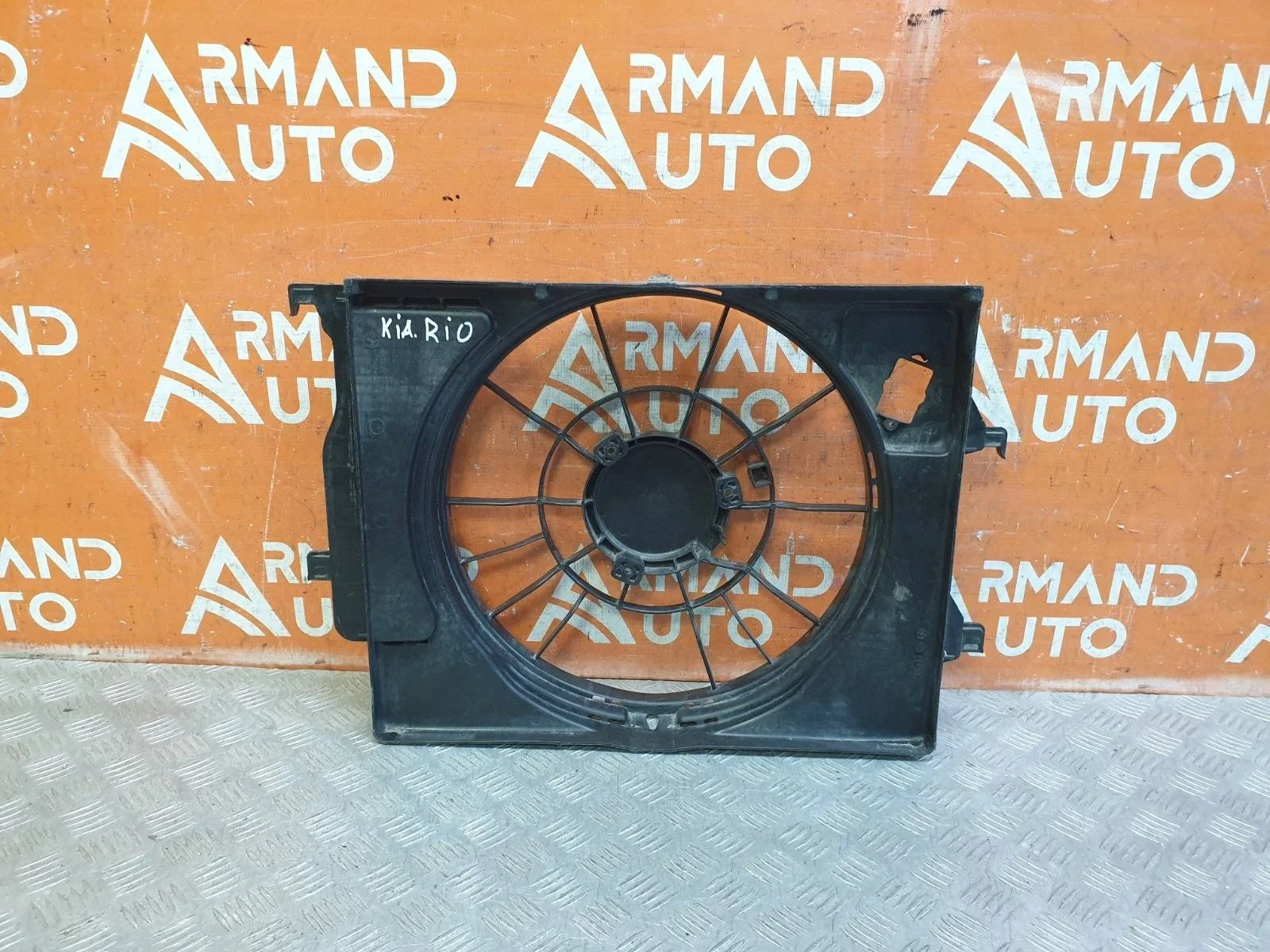 Диффузор радиатора Kia Rio 2017-нв 4 FB