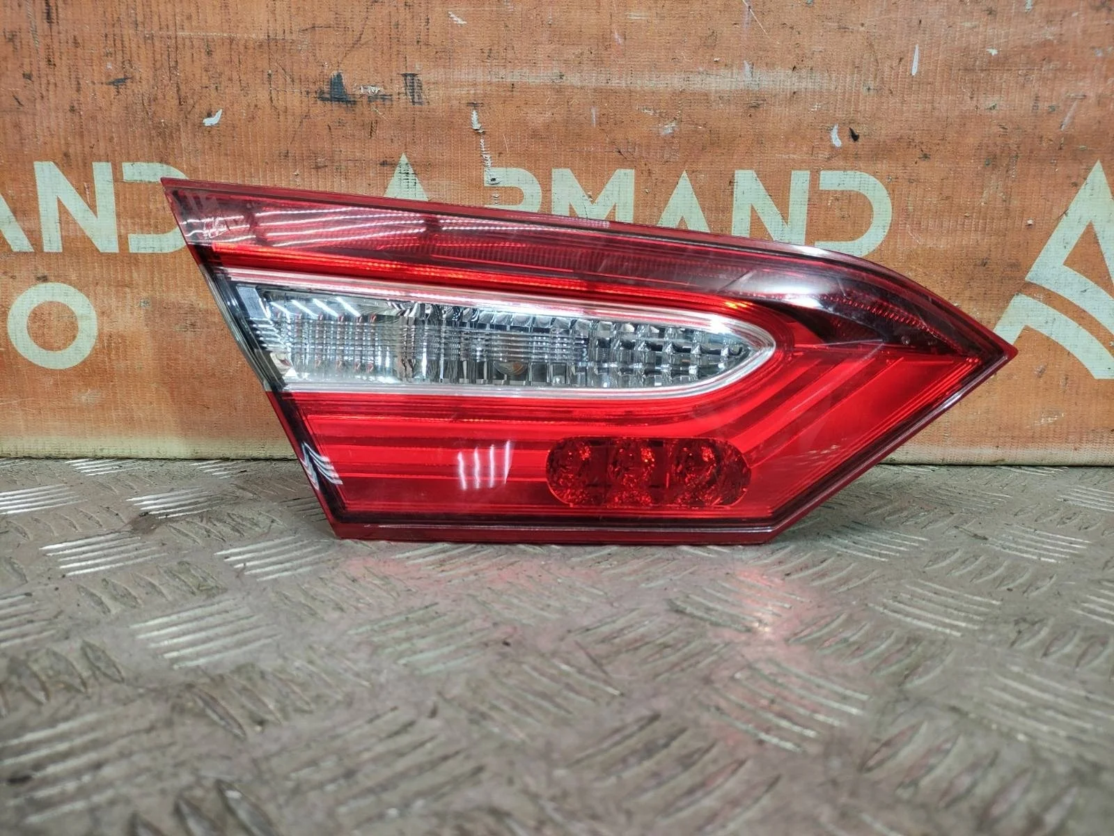 Фонарь внутренний Toyota Camry 2017-нв 8 XV70