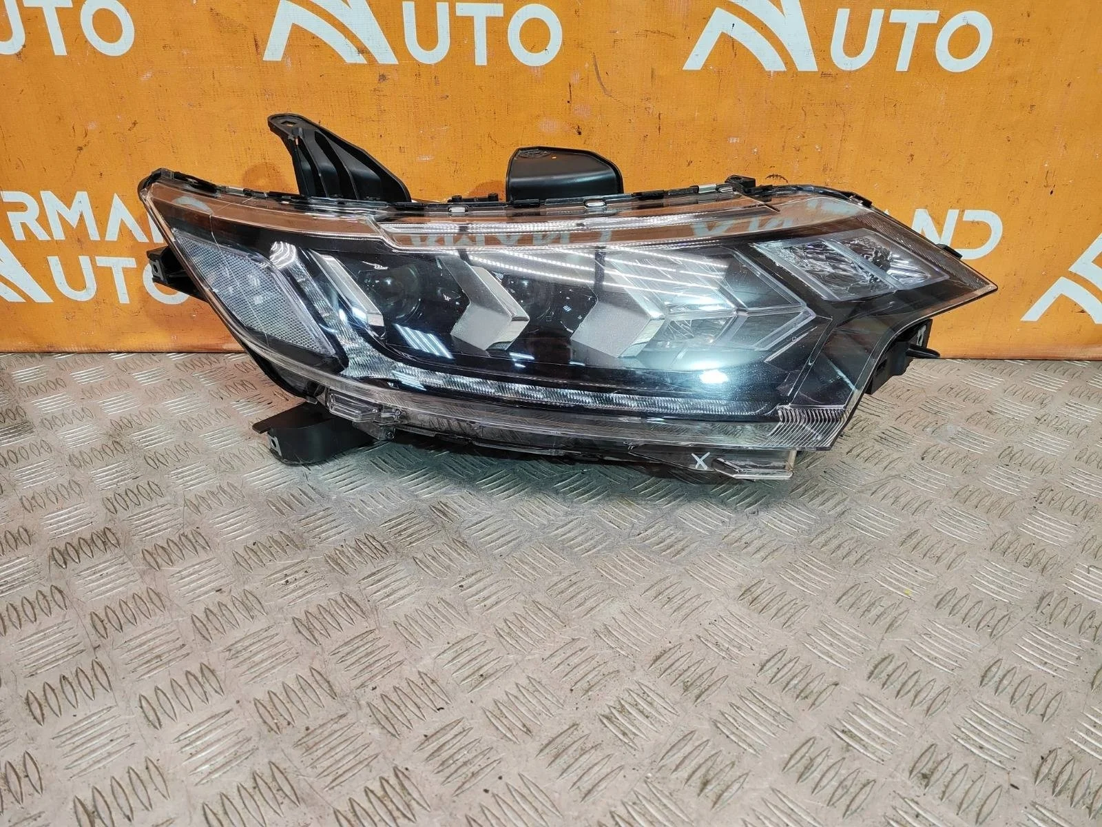 Фара Mitsubishi Outlander 2018-нв 3