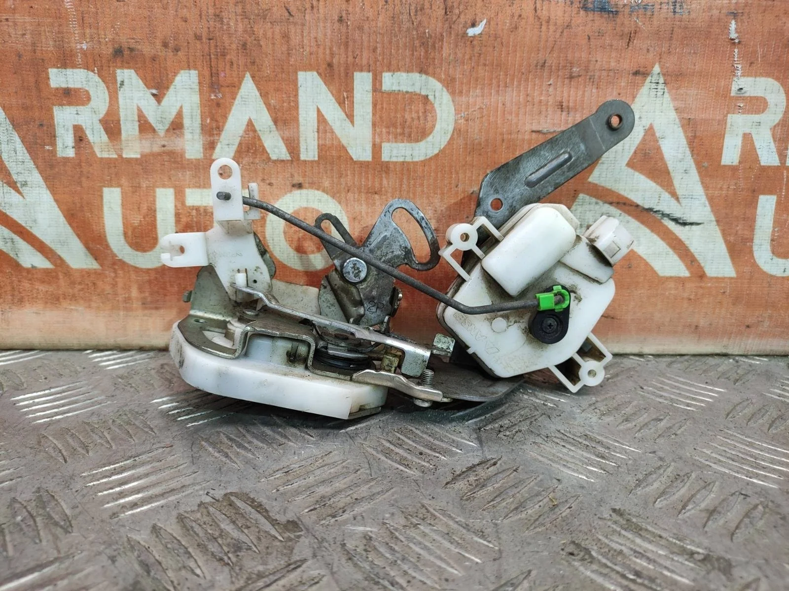 Замок двери багажника Mitsubishi Pajero 2006-нв 4