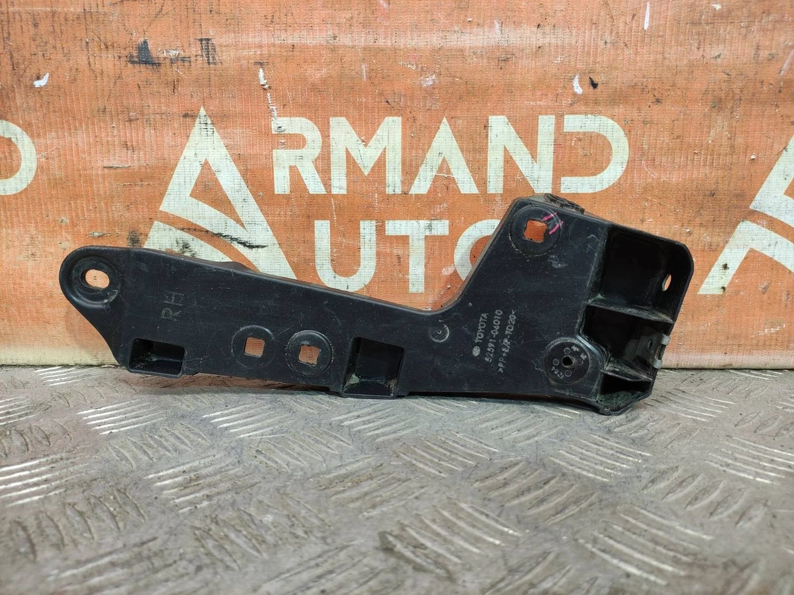 Кронштейн бампера Toyota Camry 2017-нв 8 XV70