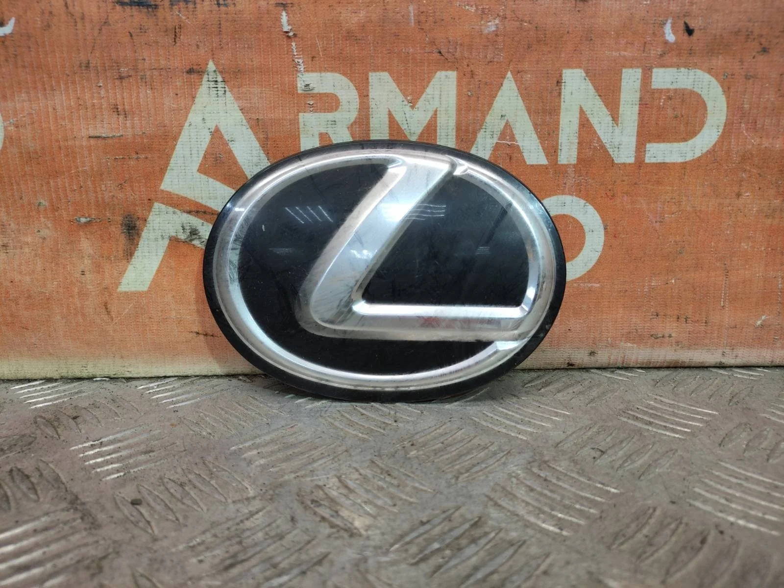 Эмблема Lexus LS 2006-2017 4