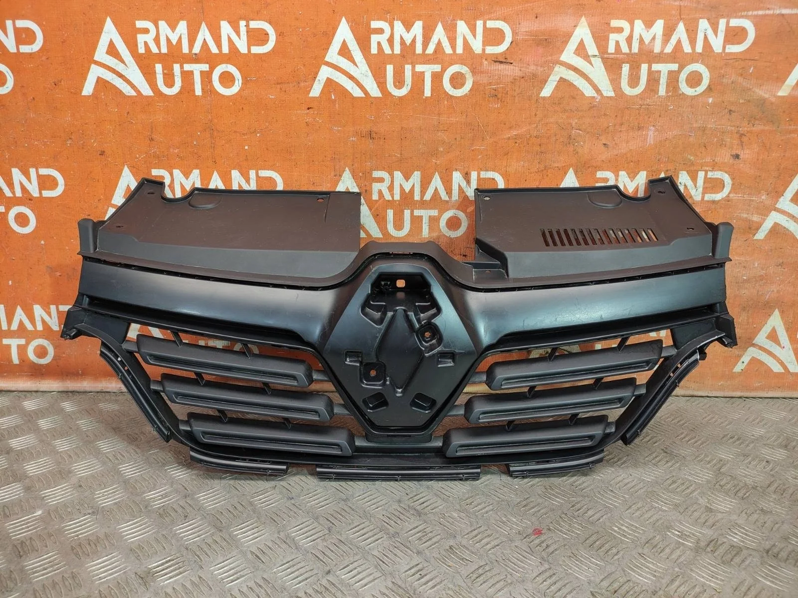 Решетка радиатора Renault Logan 2018-2022