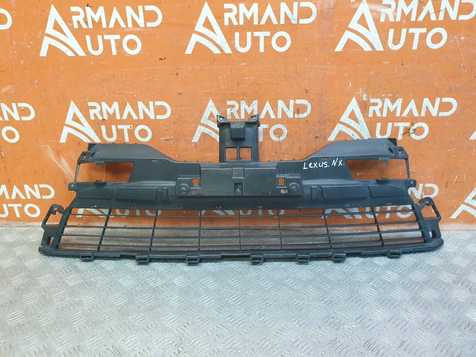 Кронштейн решетки радиатора Lexus NX 2017-2021