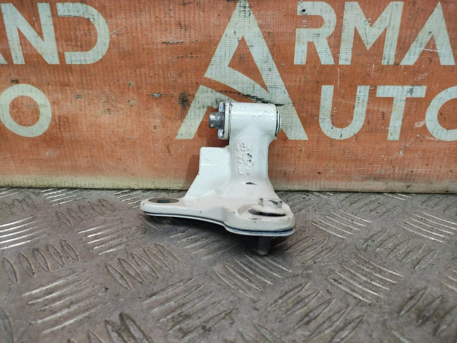 Петля двери нижняя Mercedes A-Class 2012-2018 W176