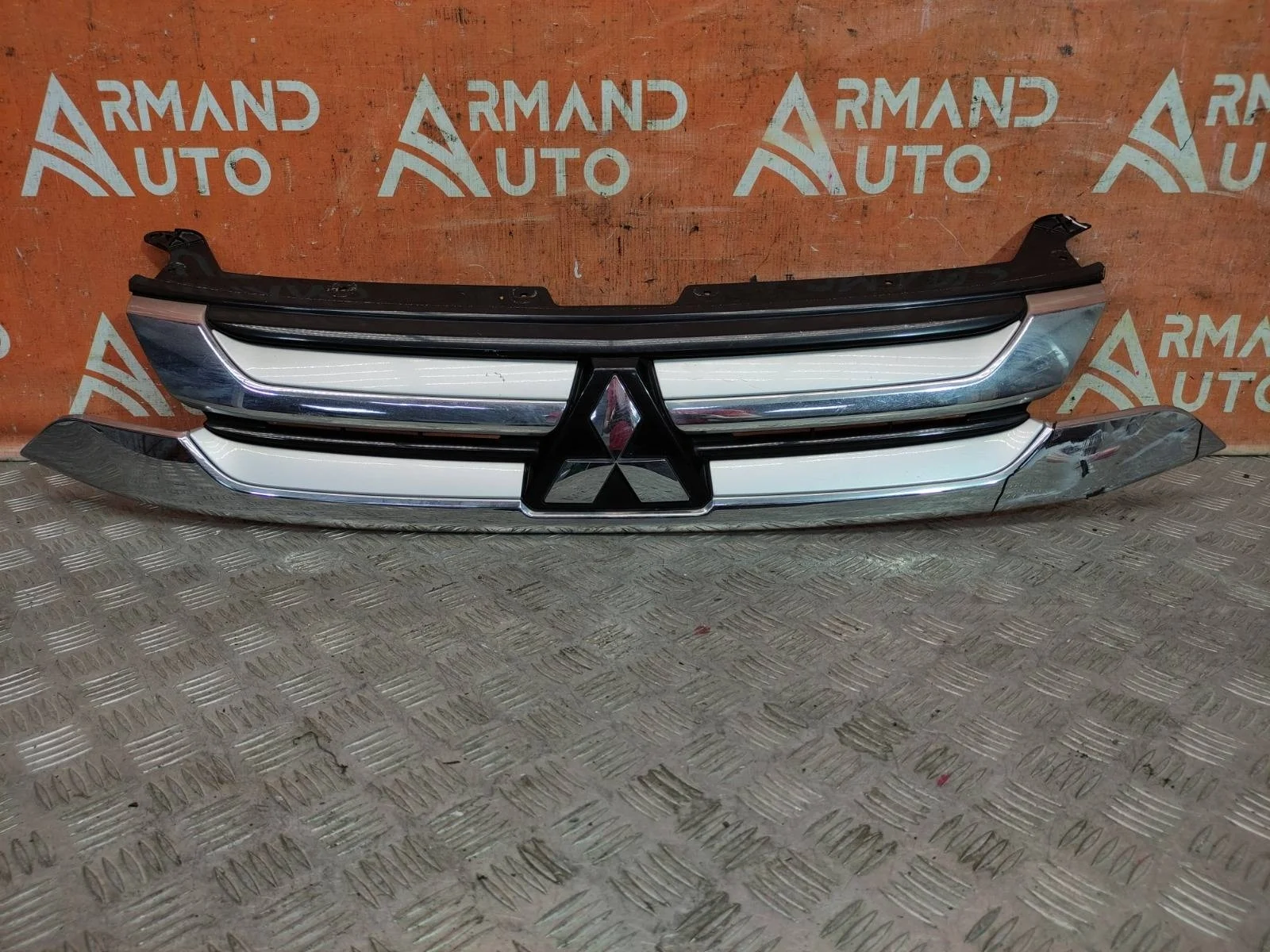 Решетка радиатора Mitsubishi Outlander 2015-2018 3