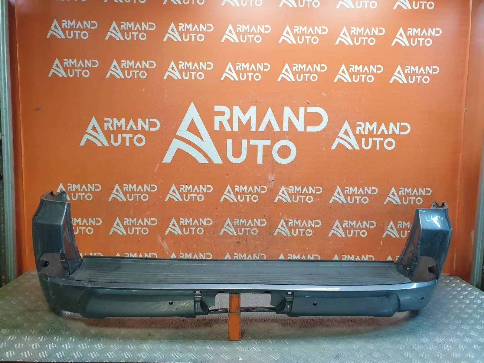 Бампер Lexus LX 2015-2023 URJ200