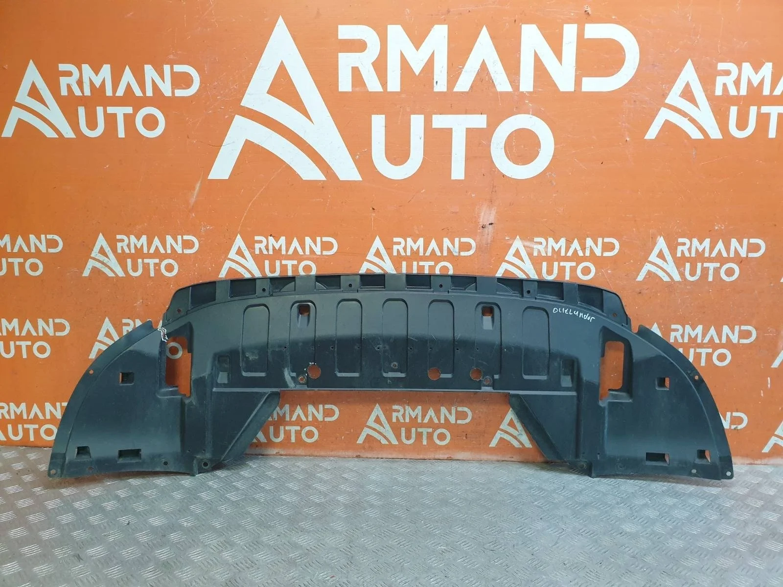 Пыльник бампера Mitsubishi Outlander 2012-нв 3