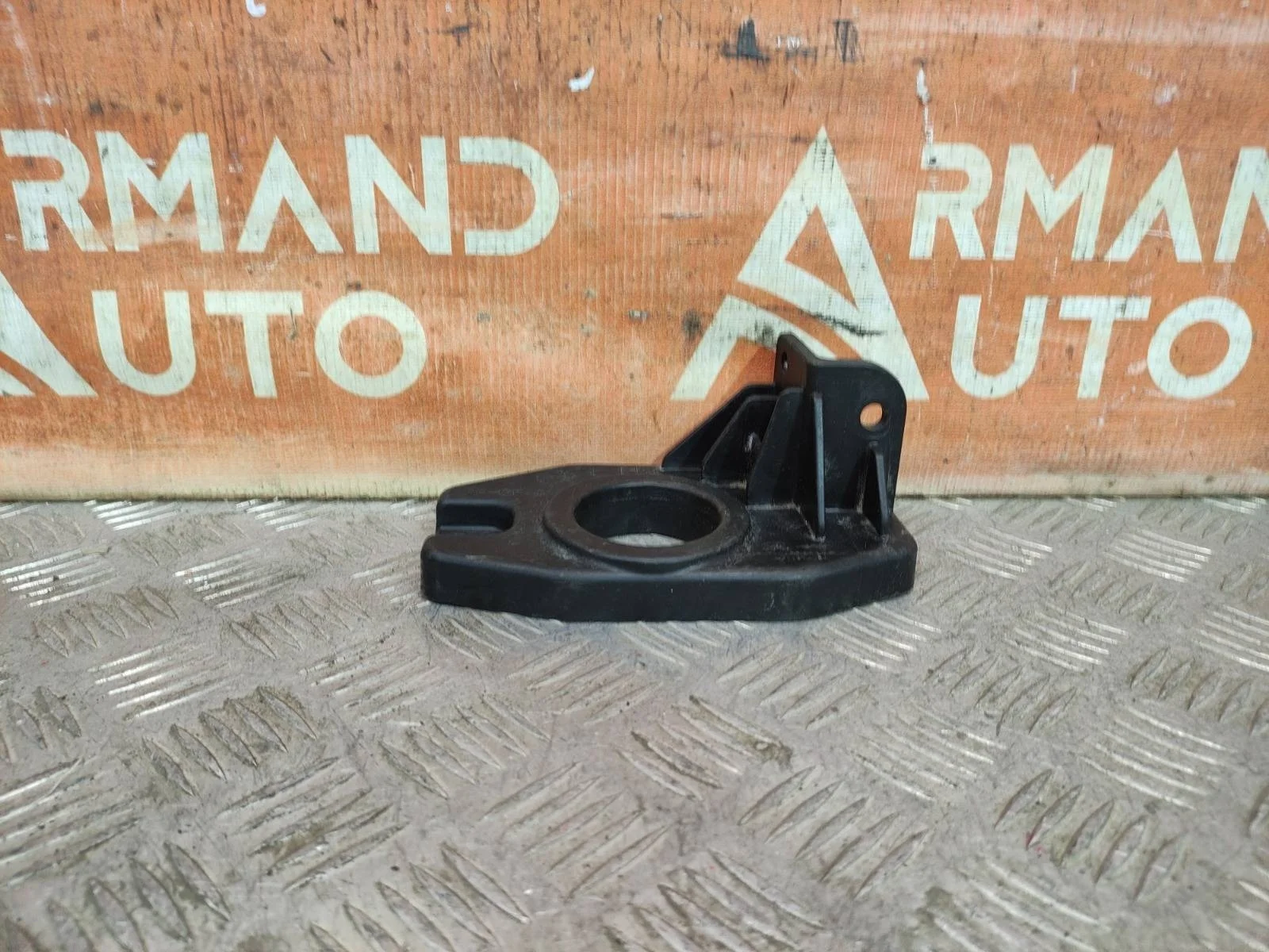 Кронштейн радиатора Hyundai Santa Fe 2018-2021 4 TM