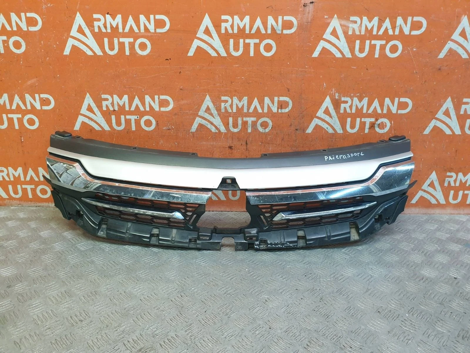 Решетка радиатора Mitsubishi Pajero Sport 2015-2021 3