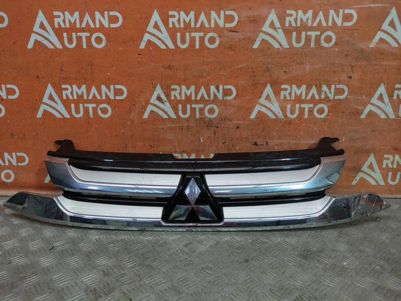 Решетка радиатора Mitsubishi Outlander 2015-2018 3