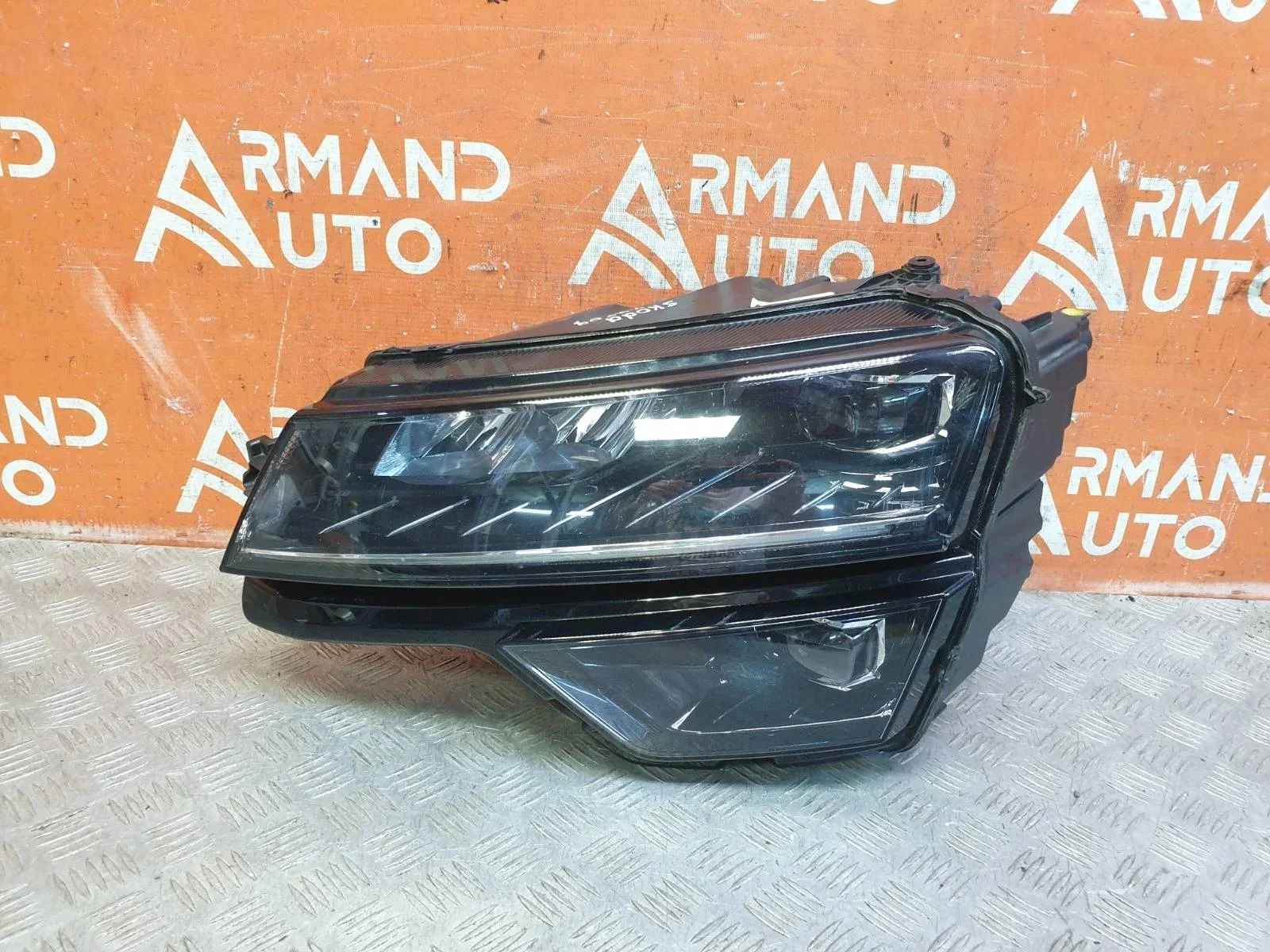 Фара Skoda Karoq 2017-нв