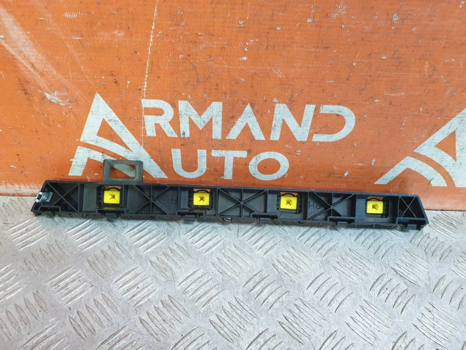 Кронштейн бампера Hyundai Solaris 2017-нв