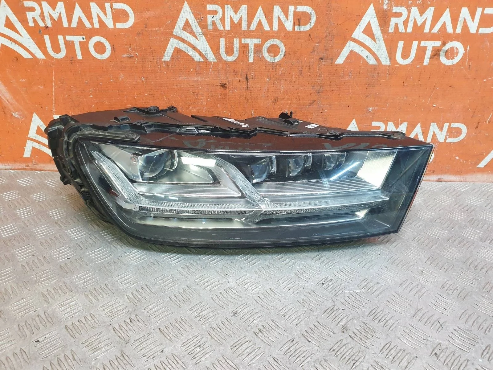 Фара Audi Q7 2015-2020 4M