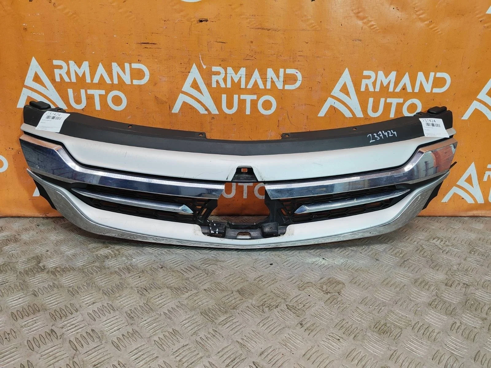 Решетка радиатора MItsubishi Pajero Sport 2015-2021 3