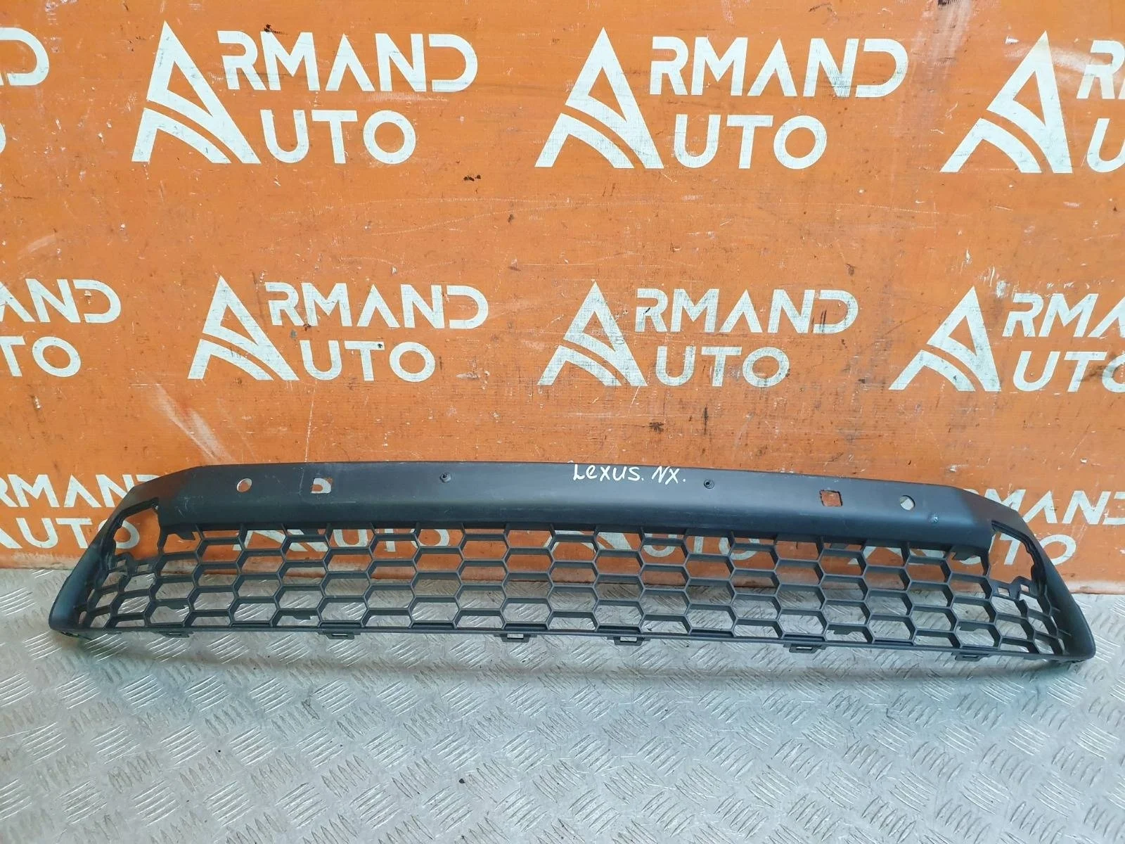 Решетка бампера Lexus NX 2014-2017