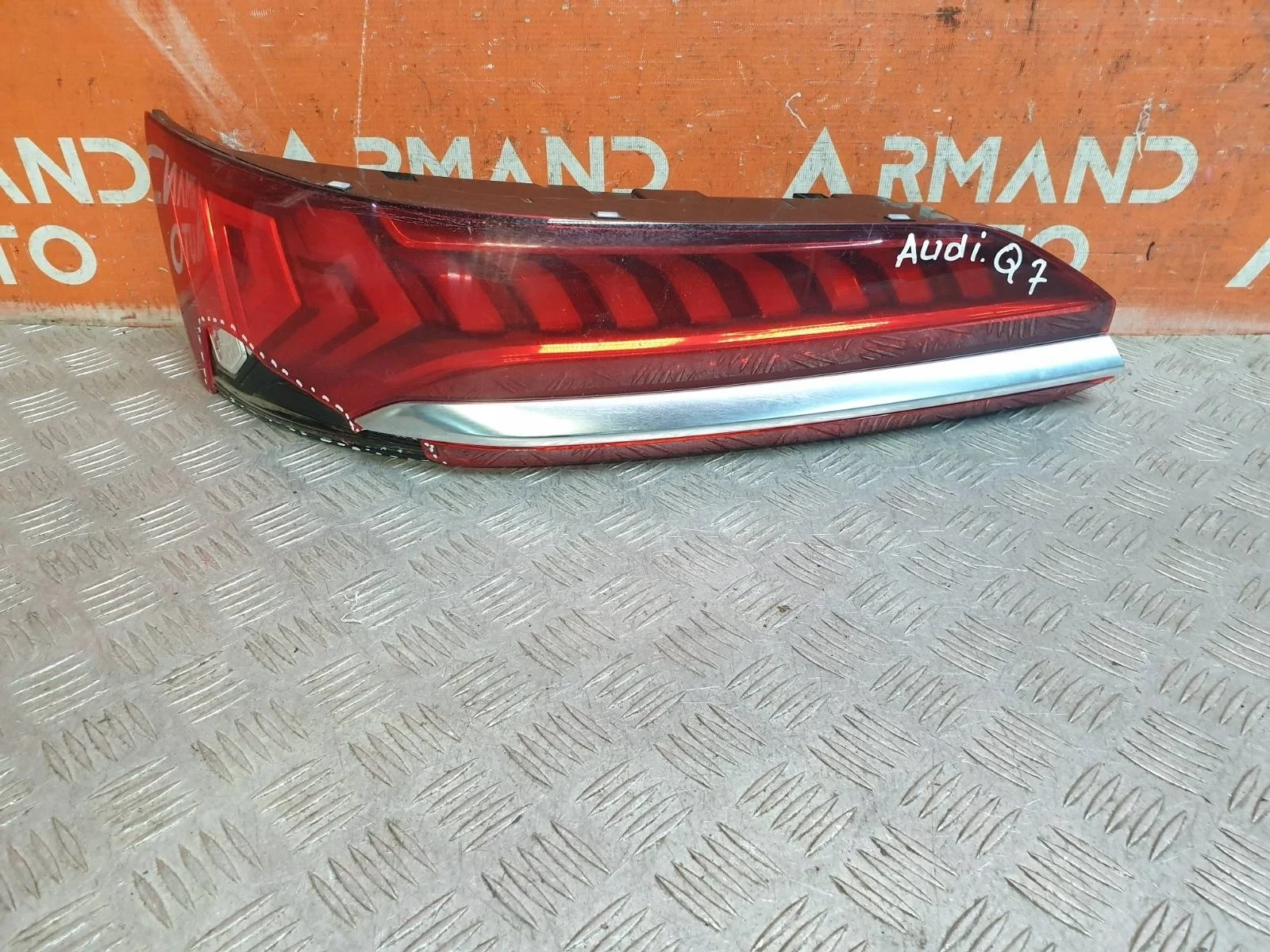 Фонарь Audi Q7 2019-нв 4M