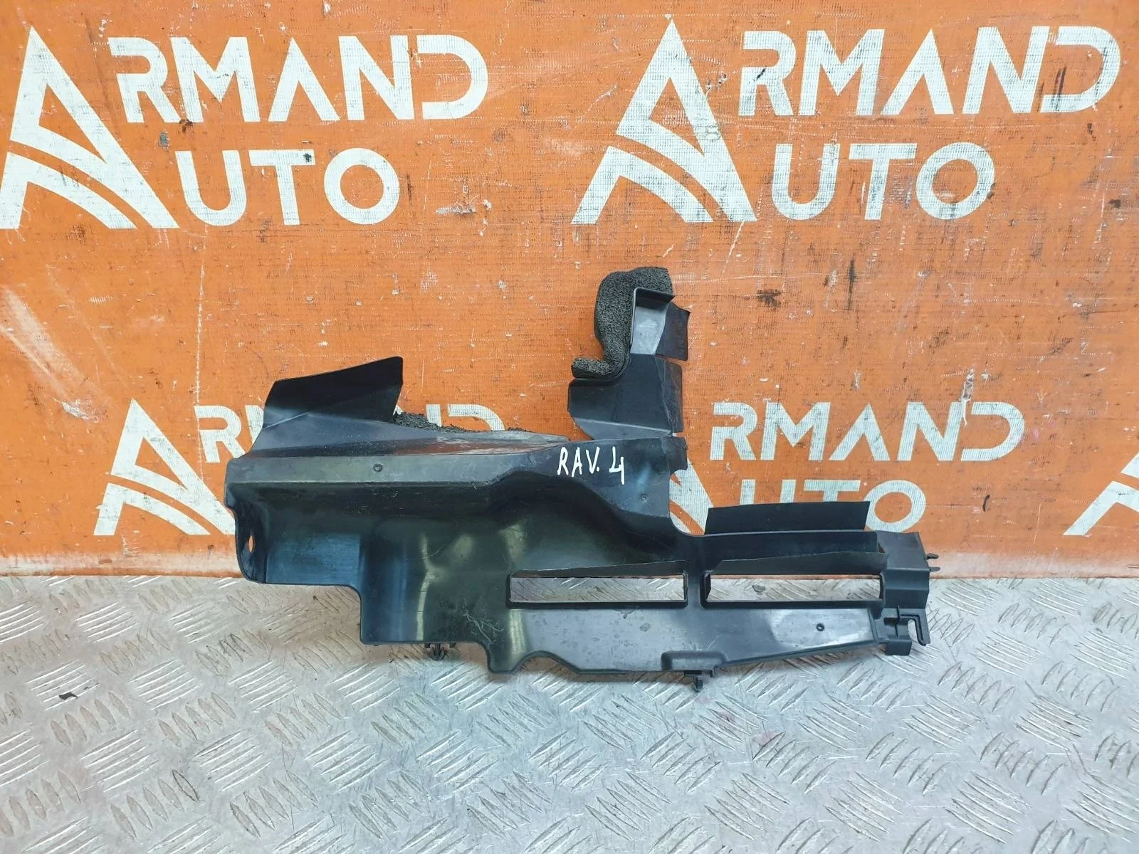 Дефлектор радиатора TOYOTA RAV4 2015-2019 CA40