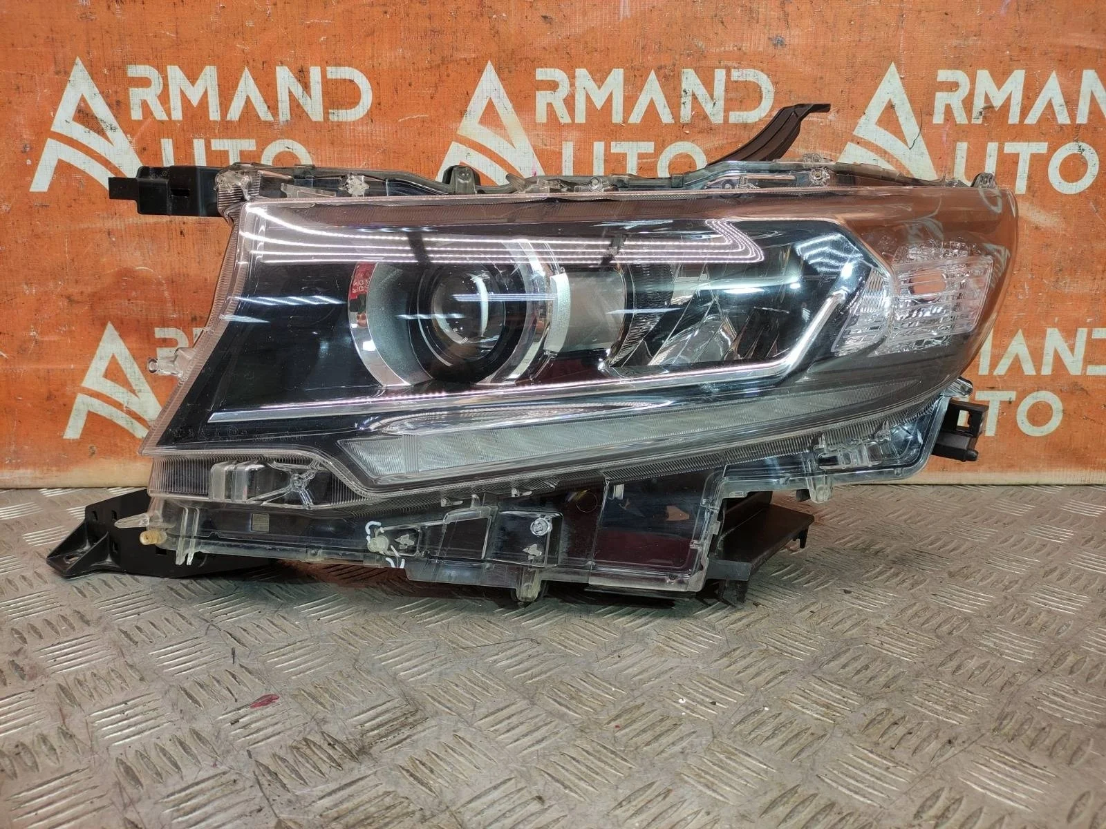 Фара Toyota Land Cruiser Prado 2017-нв 150