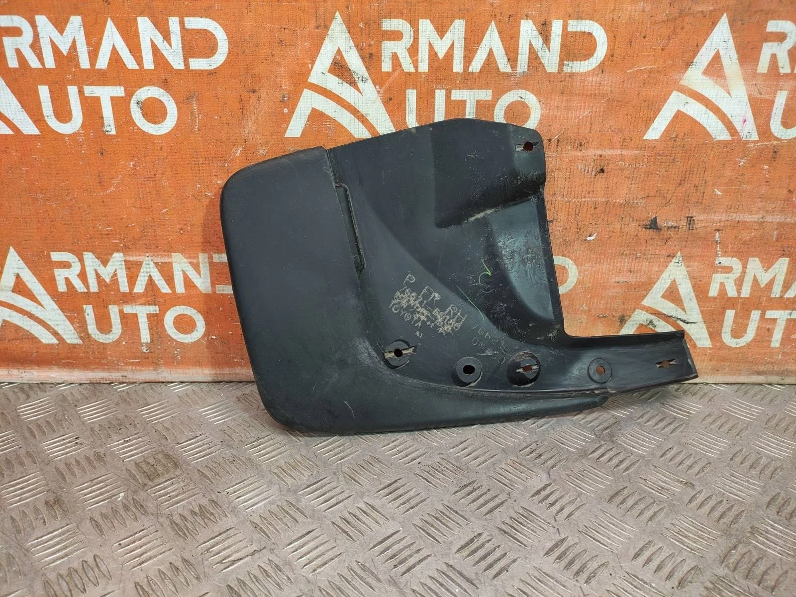 Брызговик Toyota Land Cruiser Prado 2009-нв 150