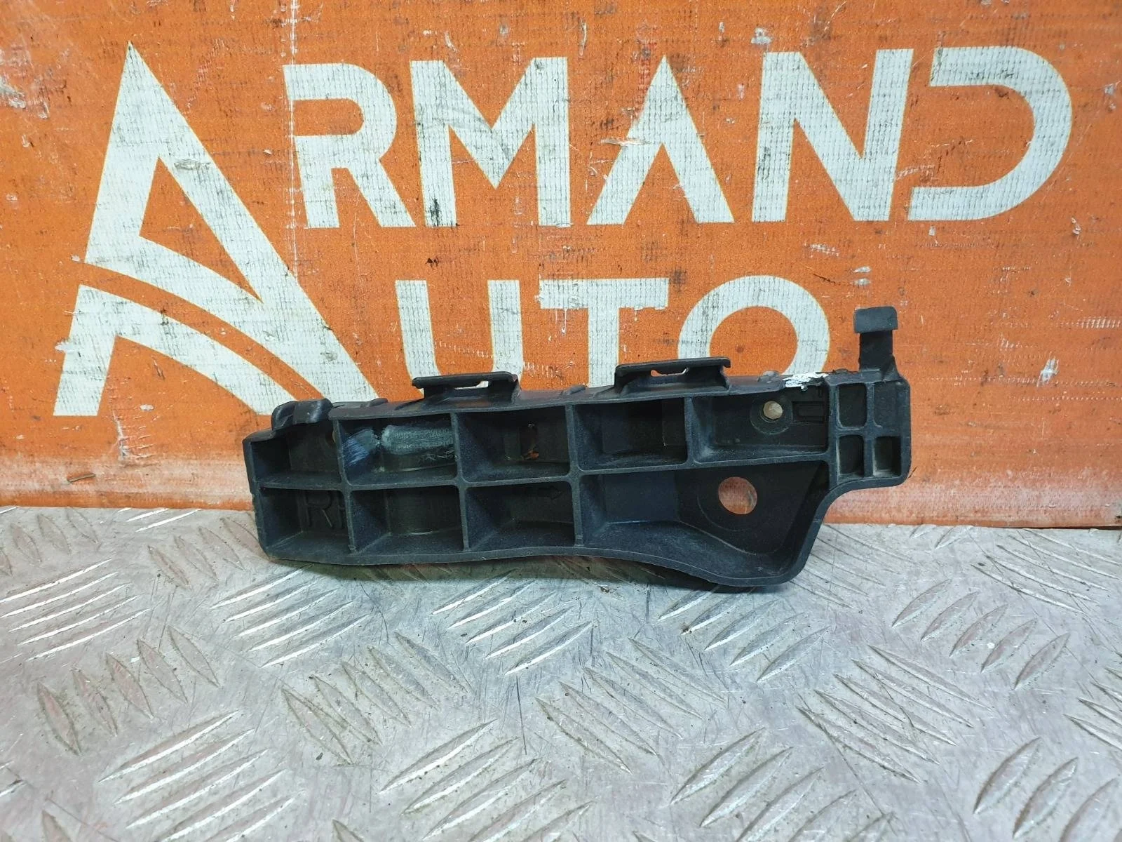 Кронштейн бампера Hyundai Santa Fe 2012-2019 3 DM