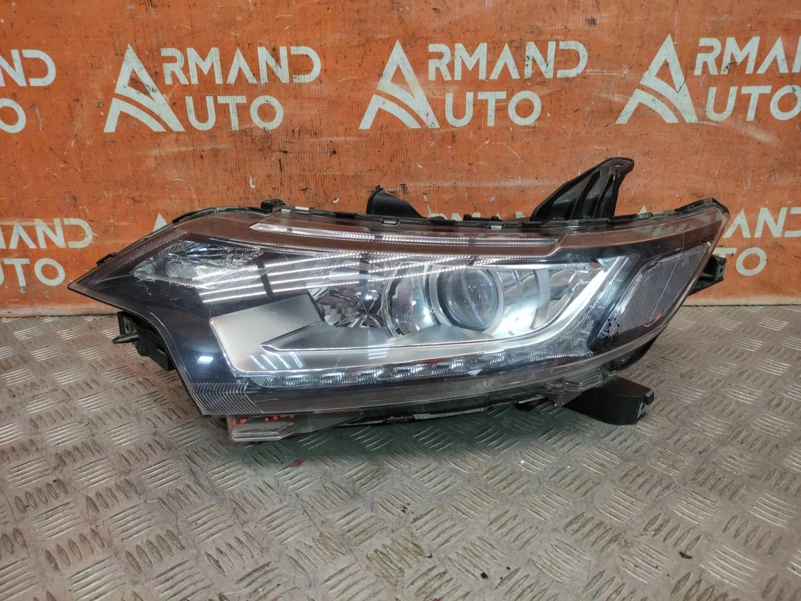 Фара Mitsubishi Outlander 2015-нв 3