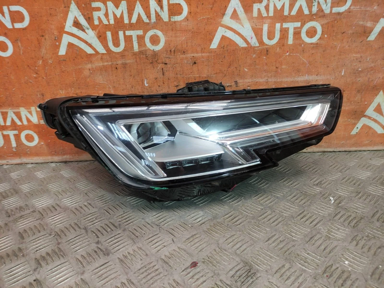 Фара Audi A4 2015-2020 B9