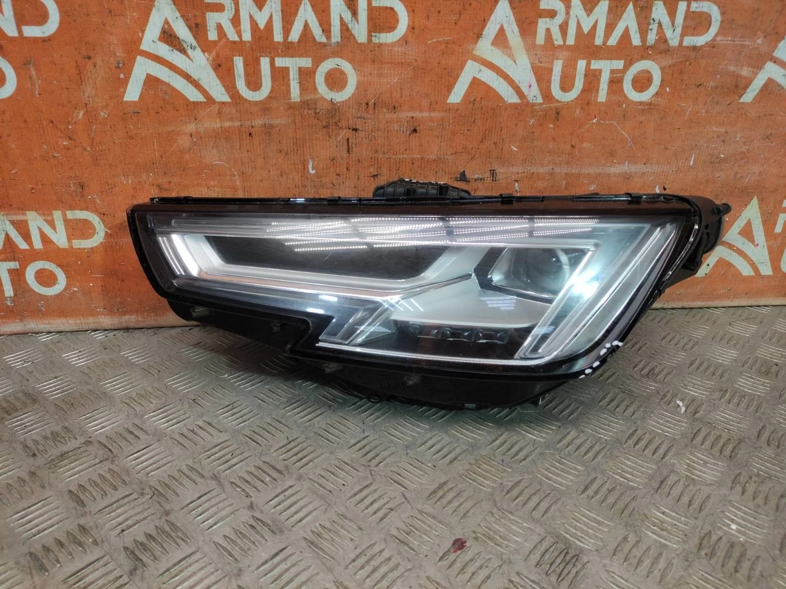 Фара Audi A4 2015-2020 B9