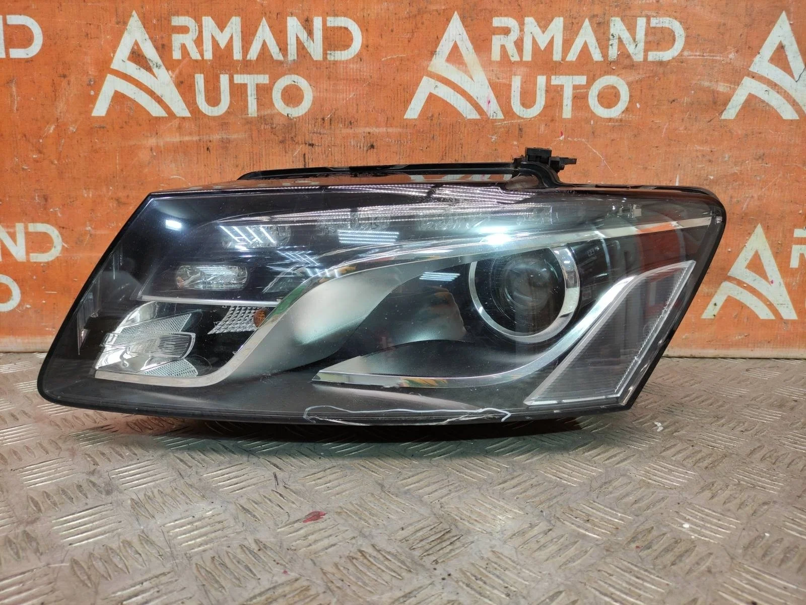 Фара Audi Q5 2008-2012 8R