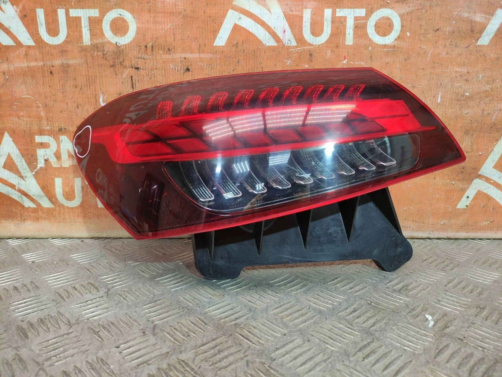 Фонарь внешний Mercedes -Class 2020-нв W213, S213