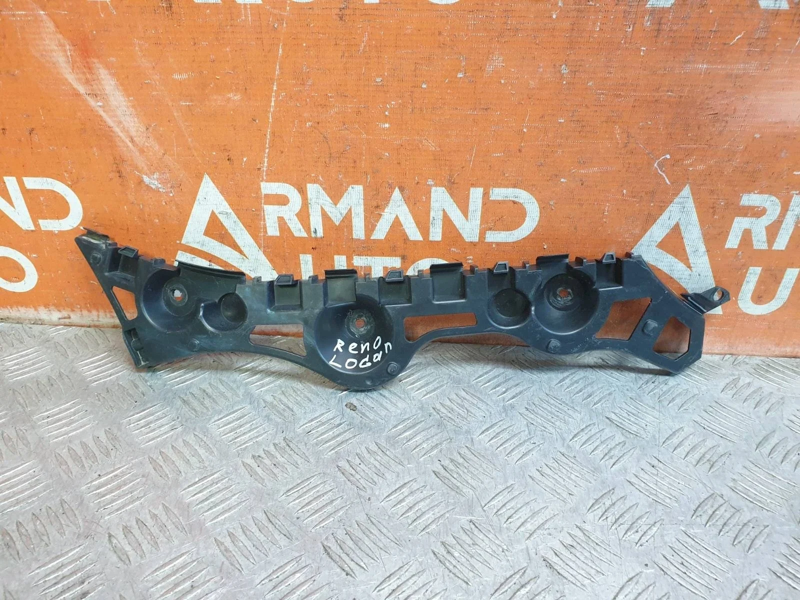 Кронштейн бампера Renault Logan 2012-2018