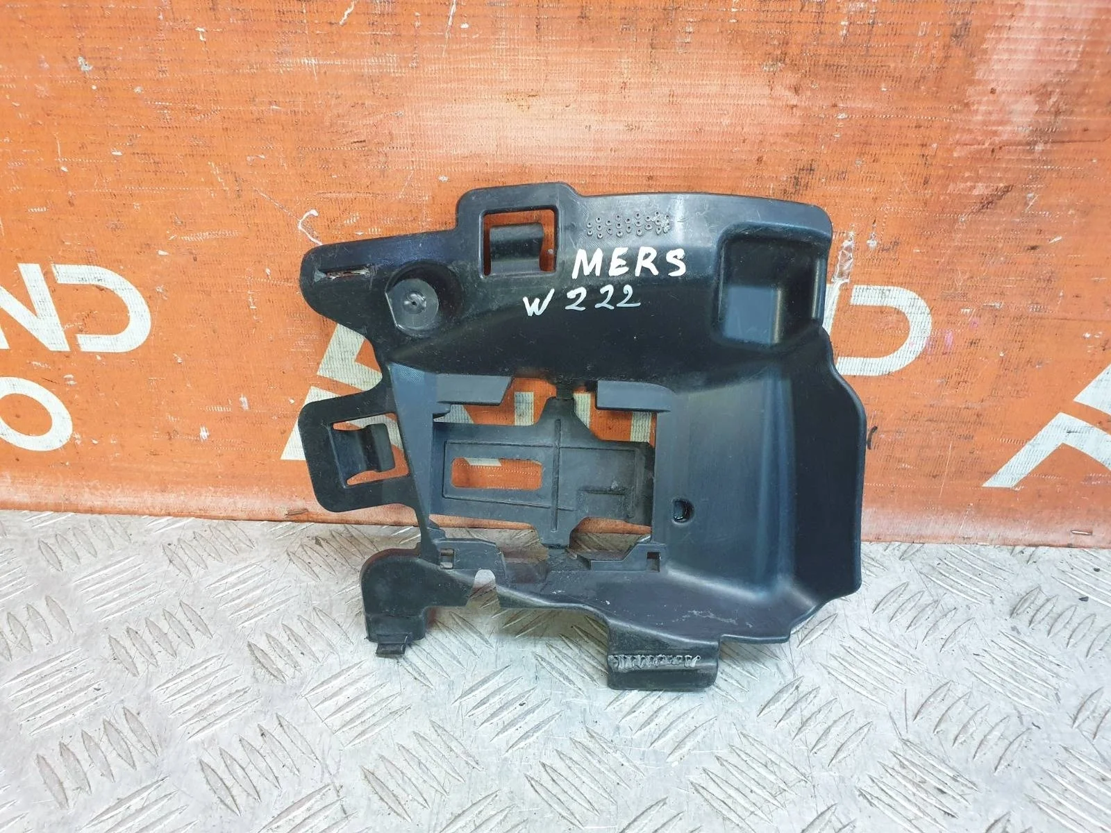 Кронштейн датчика мертвых зон Mercedes -Class Maybach 2017-2021 X222