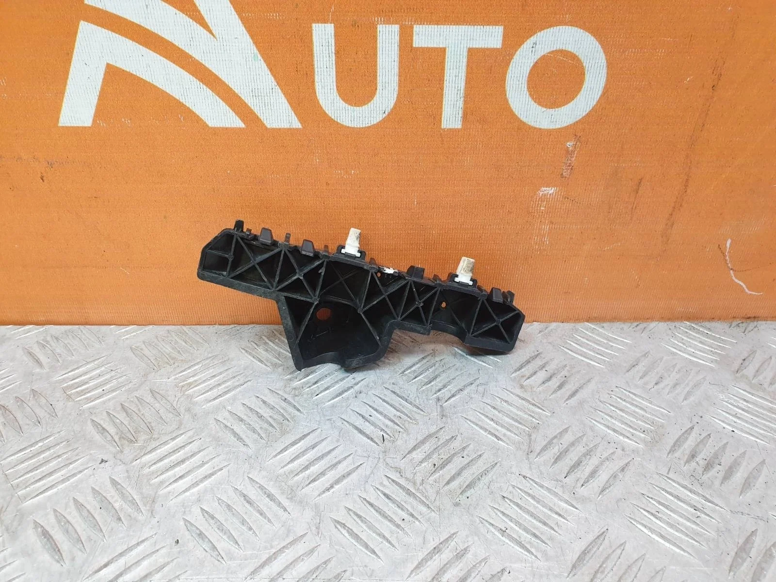 Кронштейн бампера Hyundai Solaris 2017-нв