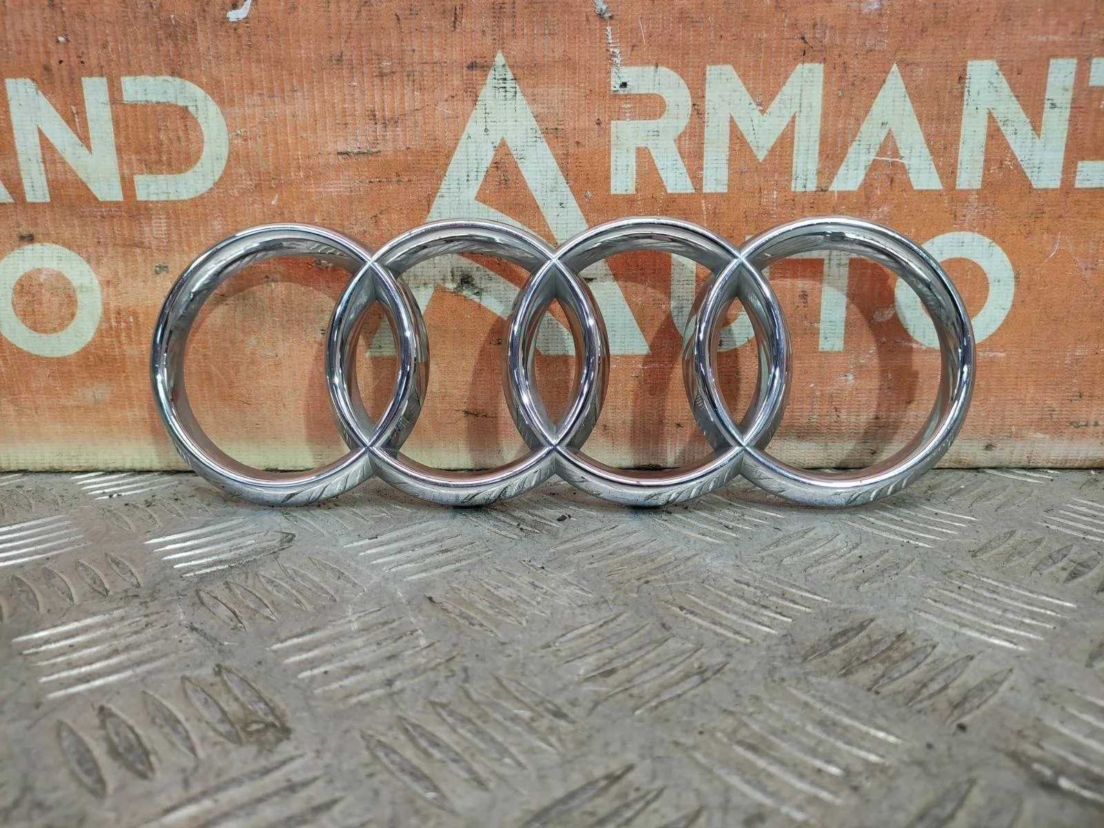 Эмблема Audi Q5 2008-2012 8R