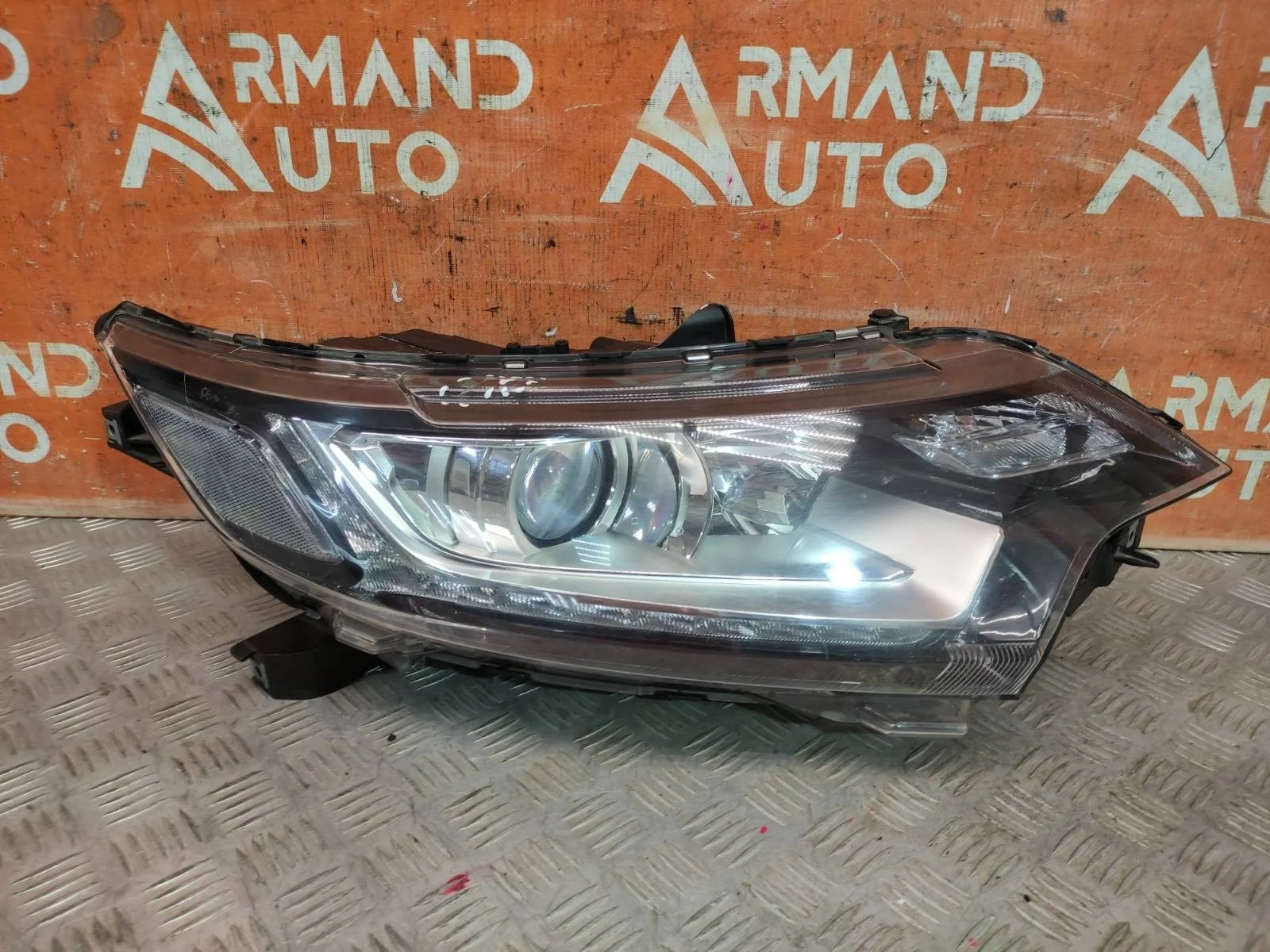 Фара Mitsubishi Outlander 2015-нв 3