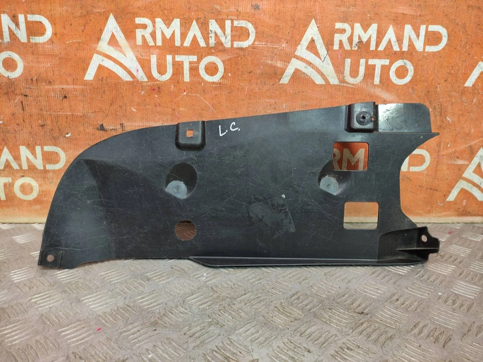 Пыльник бампера Toyota Land Cruiser 2015-2021 200