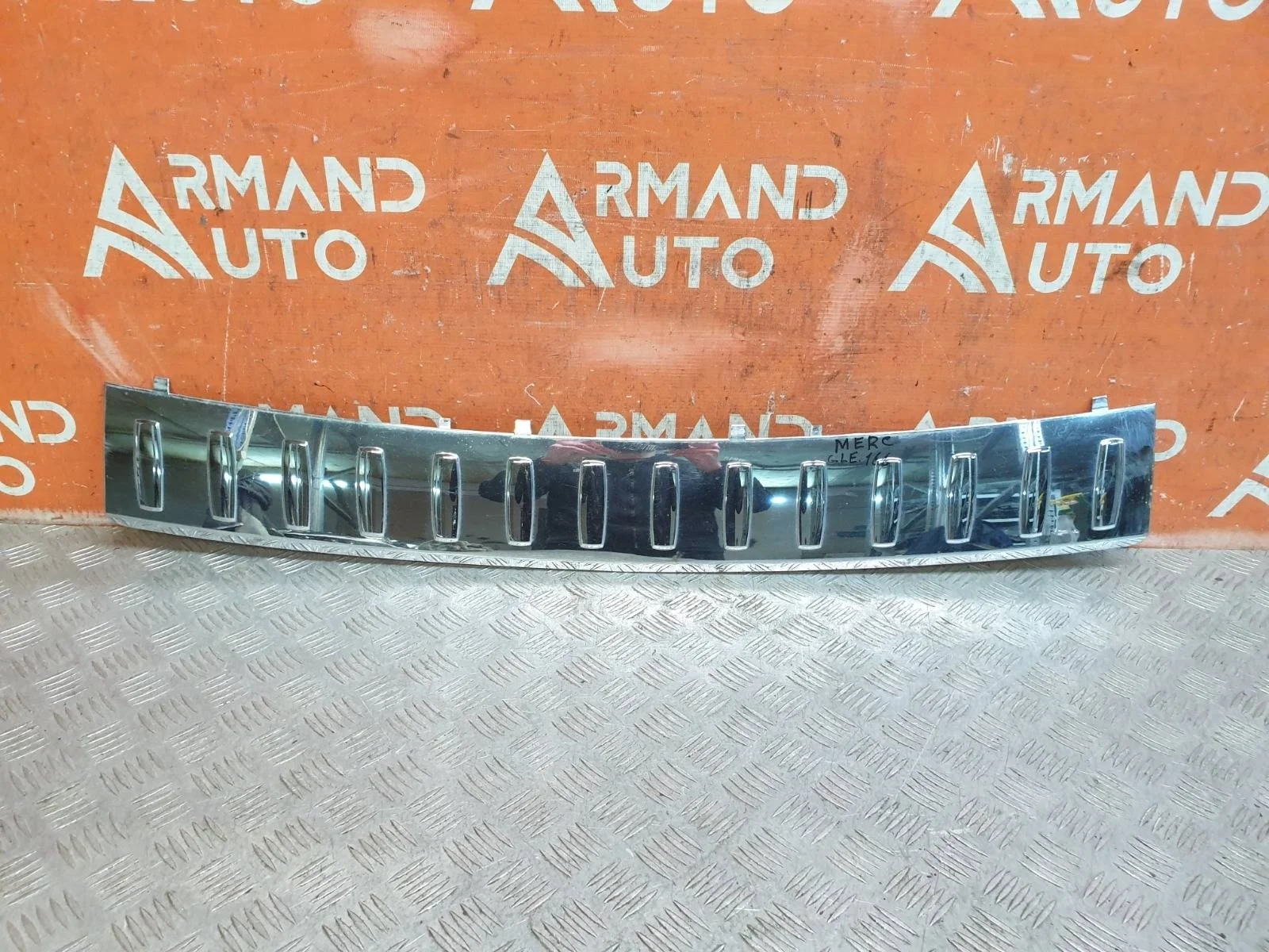 Накладка бампера верхняя Mercedes ML GLE-Class 2015-2018 W166