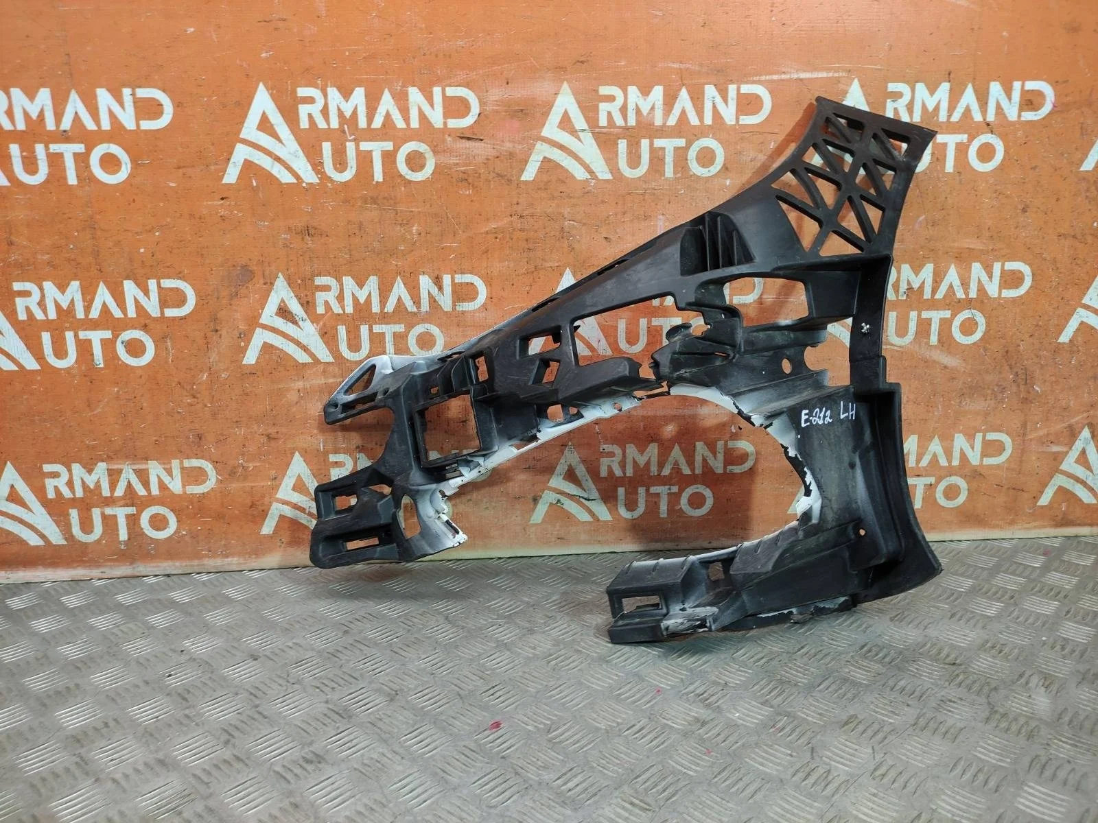 Кронштейн бампера центральный нижний Mercedes -Class 2013-2016 W212, S212