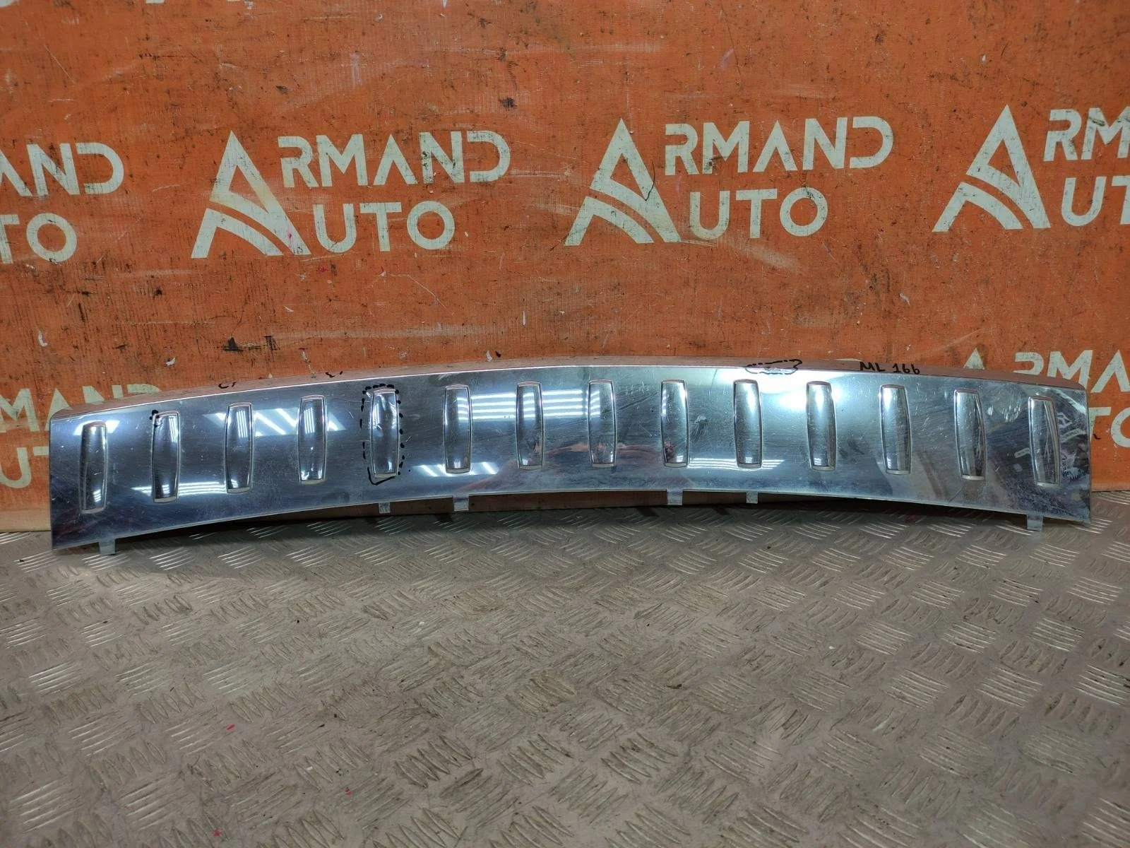 Накладка бампера верхняя Mercedes ML GLE-Class 2015-2018 W166