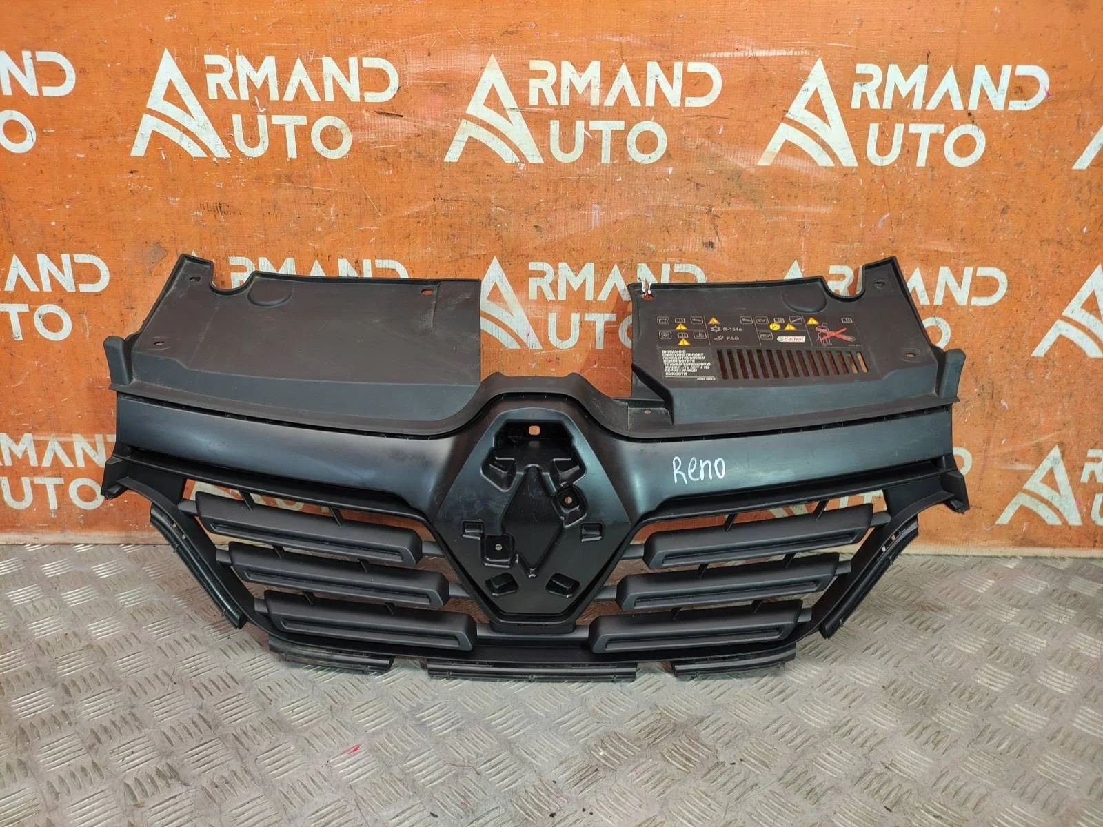 Решетка радиатора Renault Logan 2018-2022