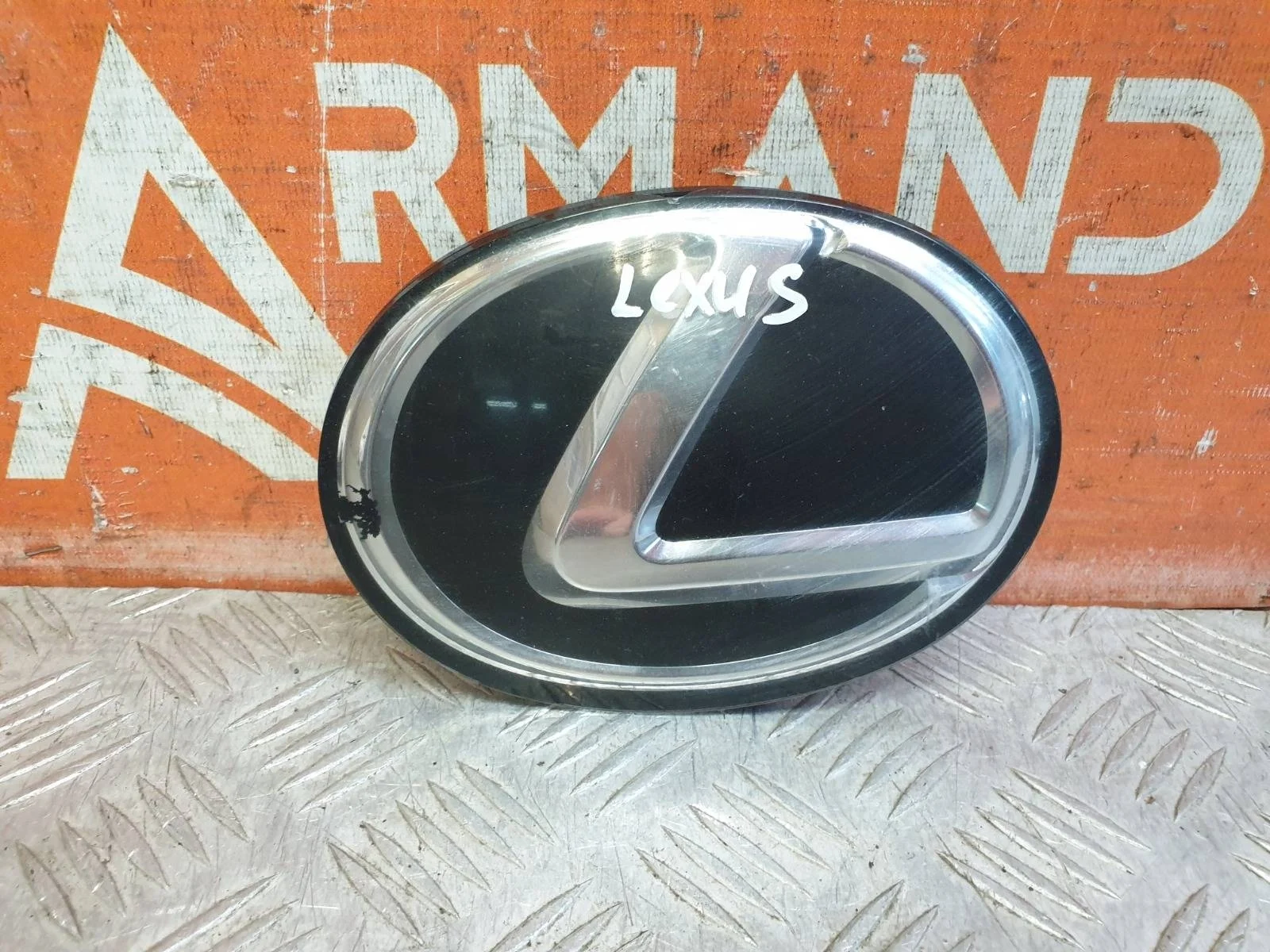 Эмблема Lexus LS 2006-2017 4