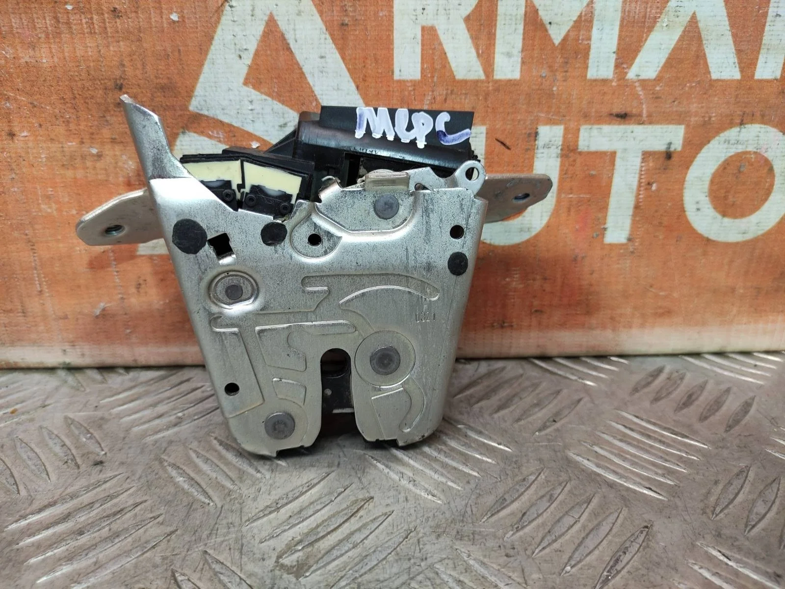 Замок двери багажника Mercedes CLA-Class 2019-нв C118