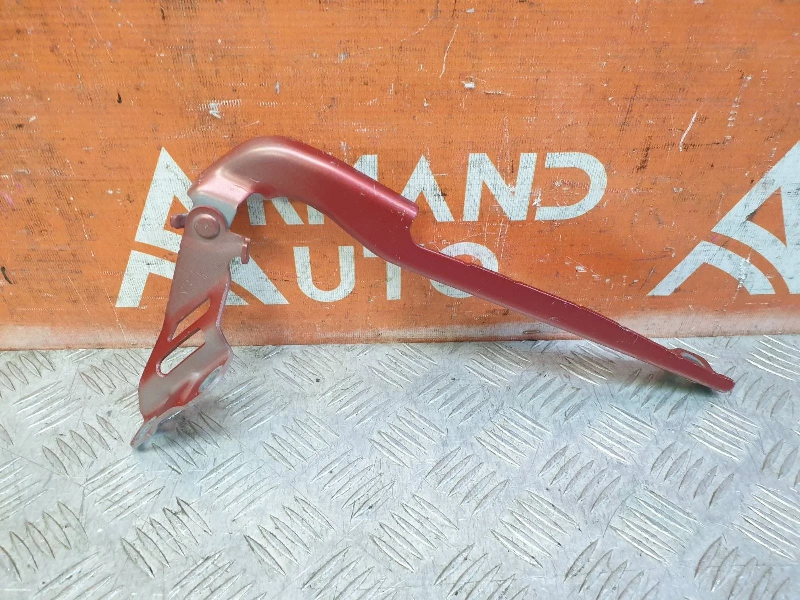 Петля капота Mazda CX-5 2017-нв