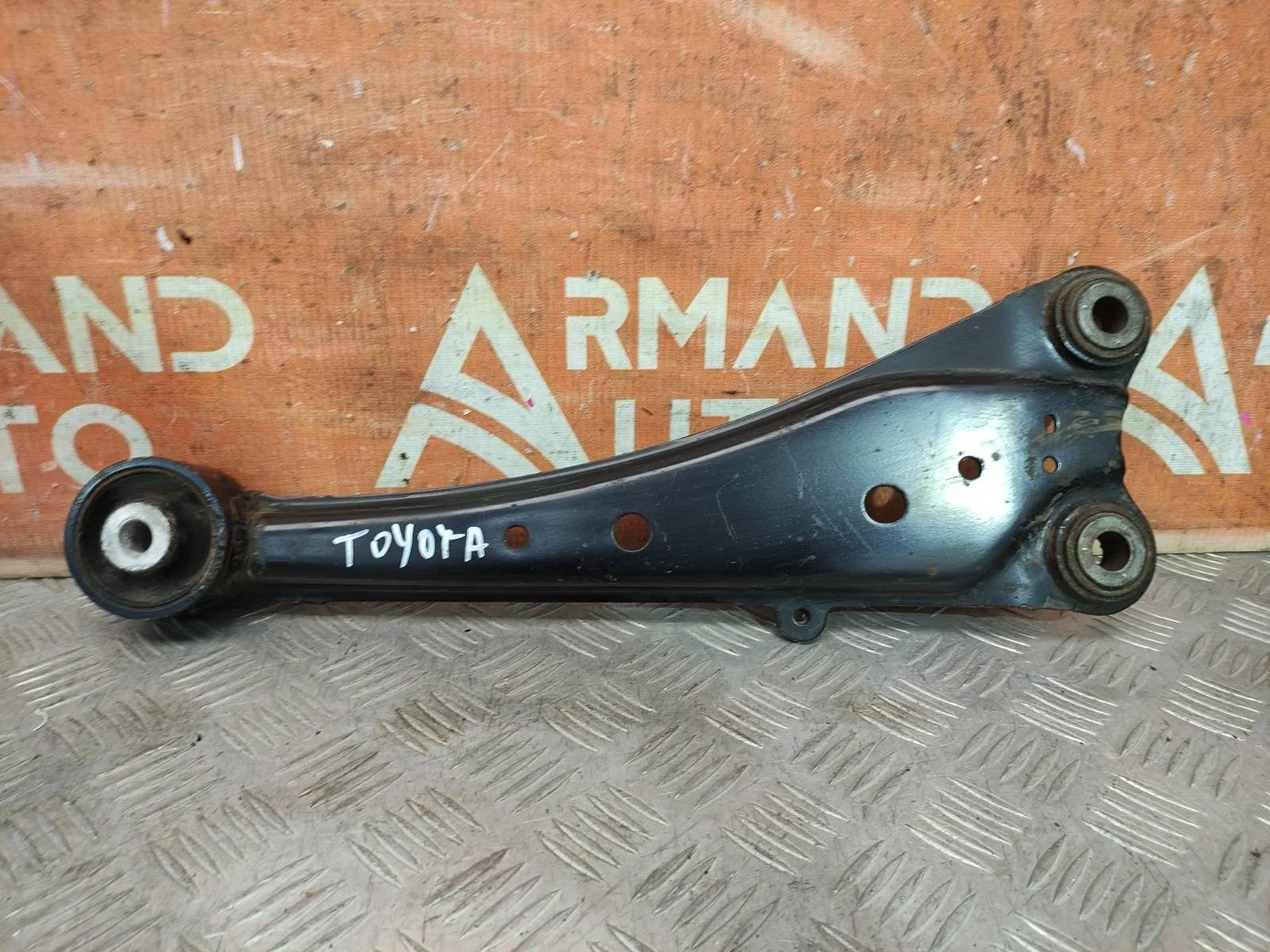 Рычаг подвески Toyota RAV4 2012-2019 CA40