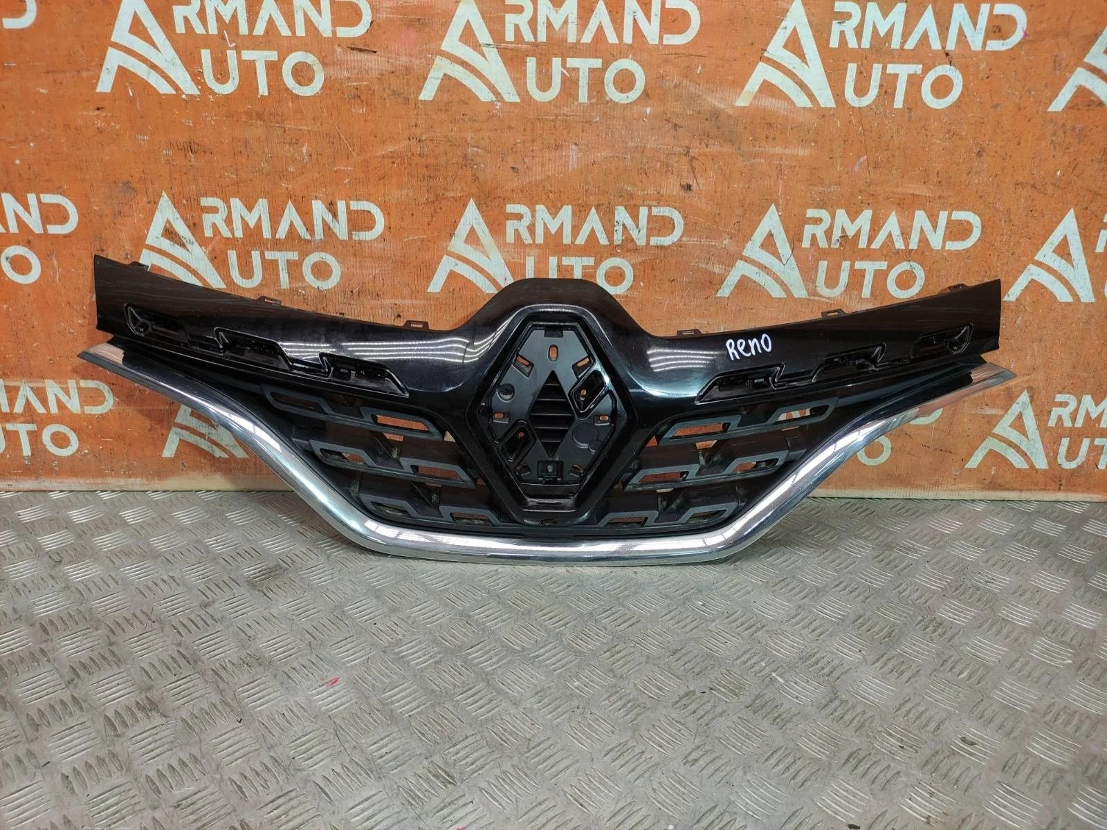 Решетка радиатора Renault Kaptur 2020-2022 1