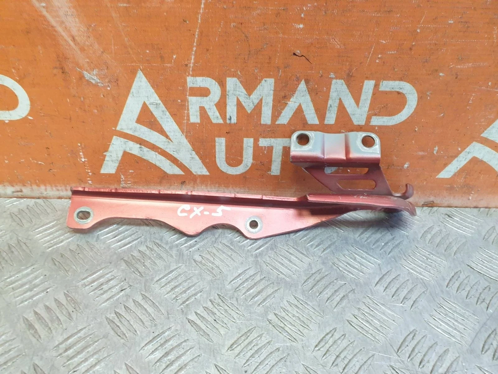 Петля капота Mazda CX-5 2017-нв