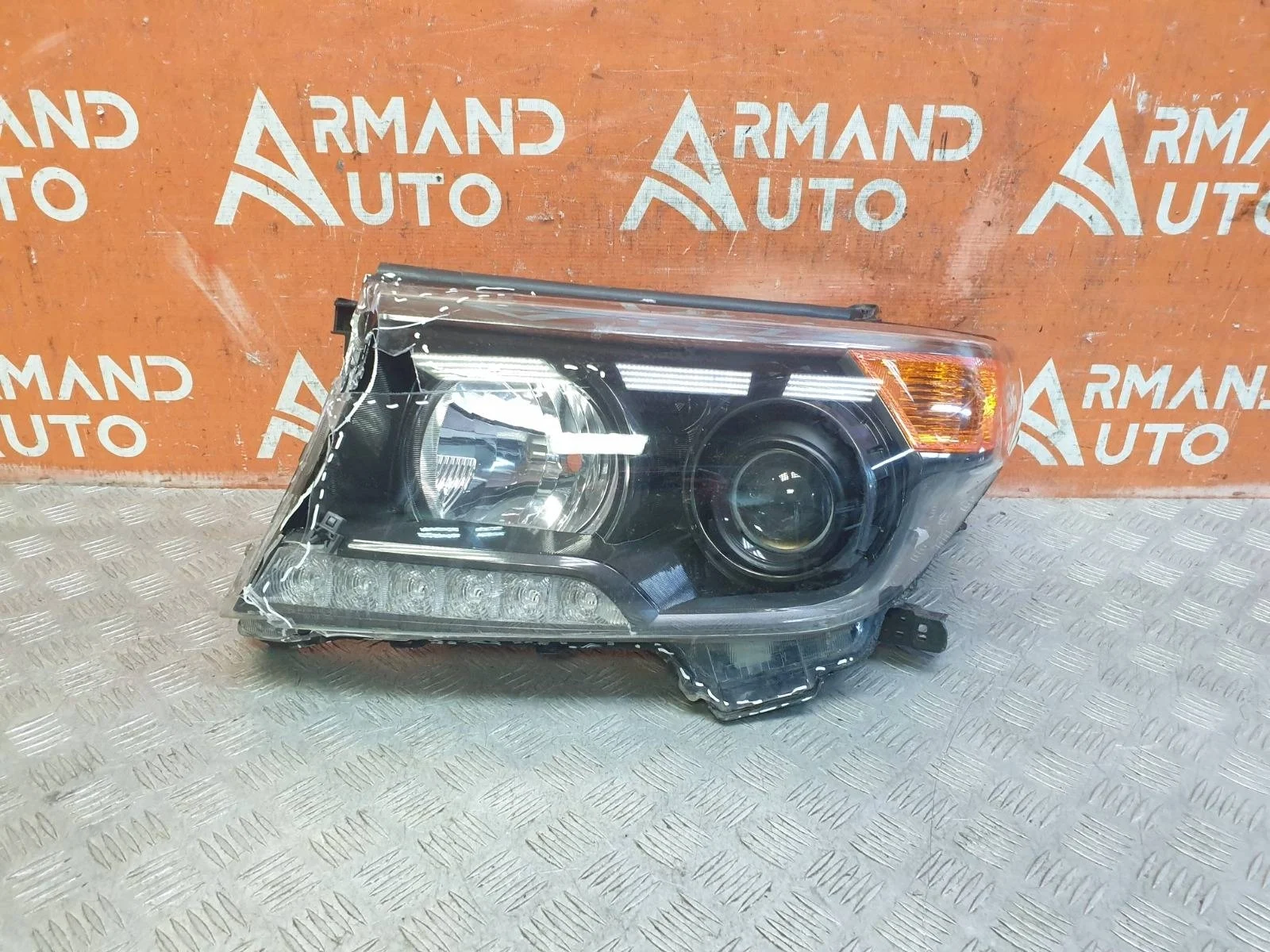 Фара Toyota Land Cruiser 2012-2015 200
