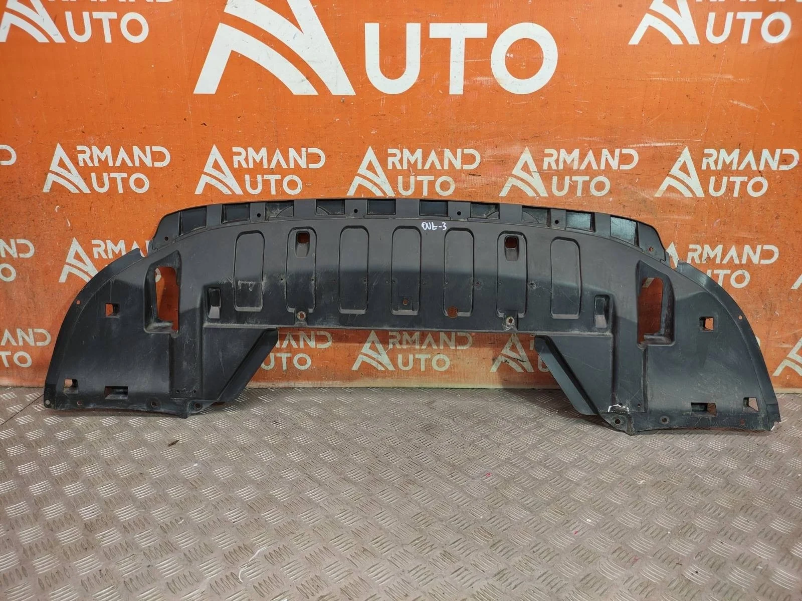 Пыльник бампера Mitsubishi Outlander 2012-нв 3